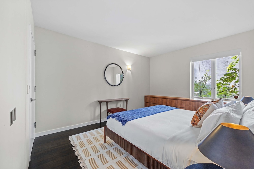Prince by Rove Travel 2BR Soho Condo w Terrace