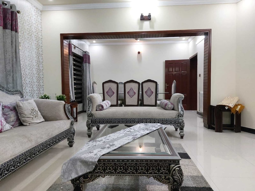 Beautiful 3-bed House in Islamabad view 3