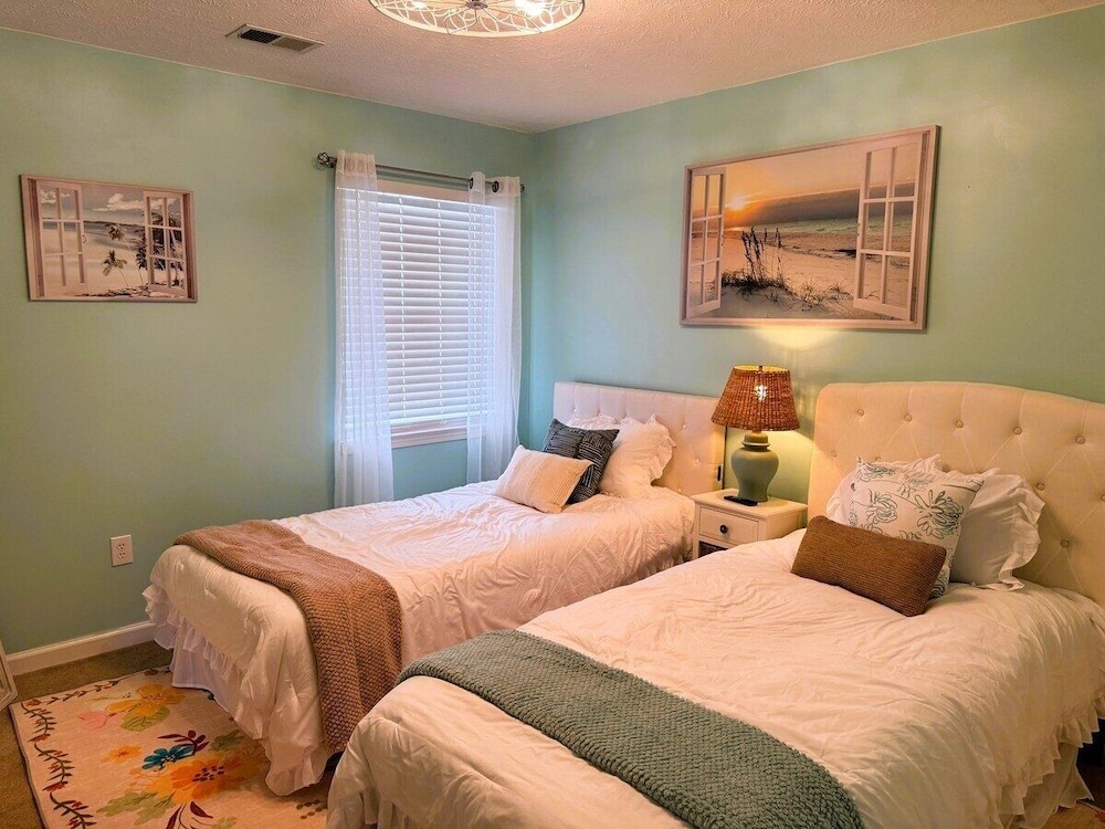 Waterway Village 27f 2 Bedroom Condo