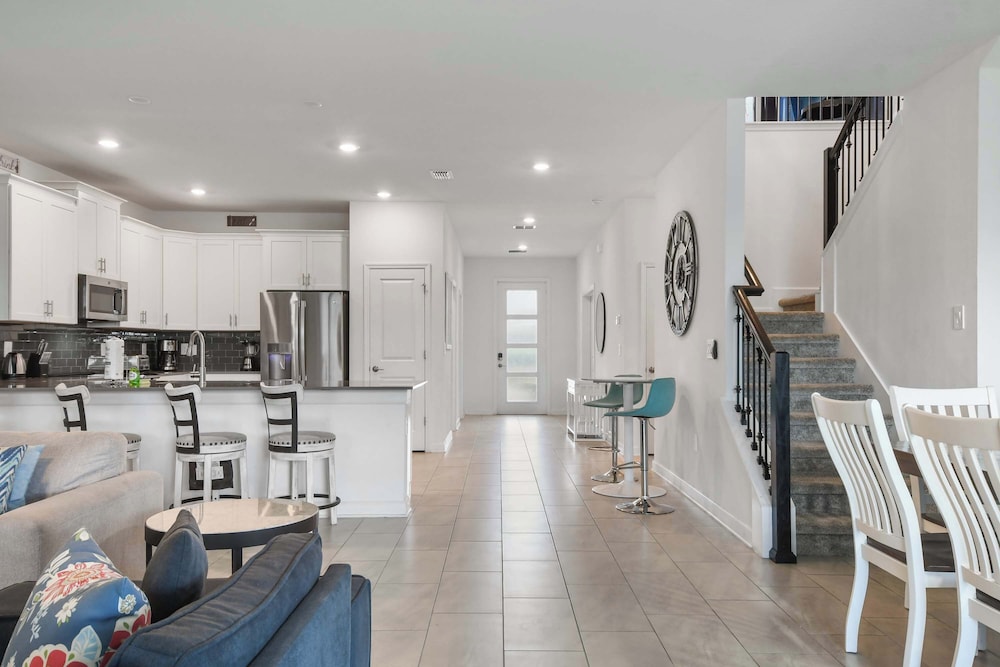 Luxury 10-bedroom Villa in Champions Gate Resort
