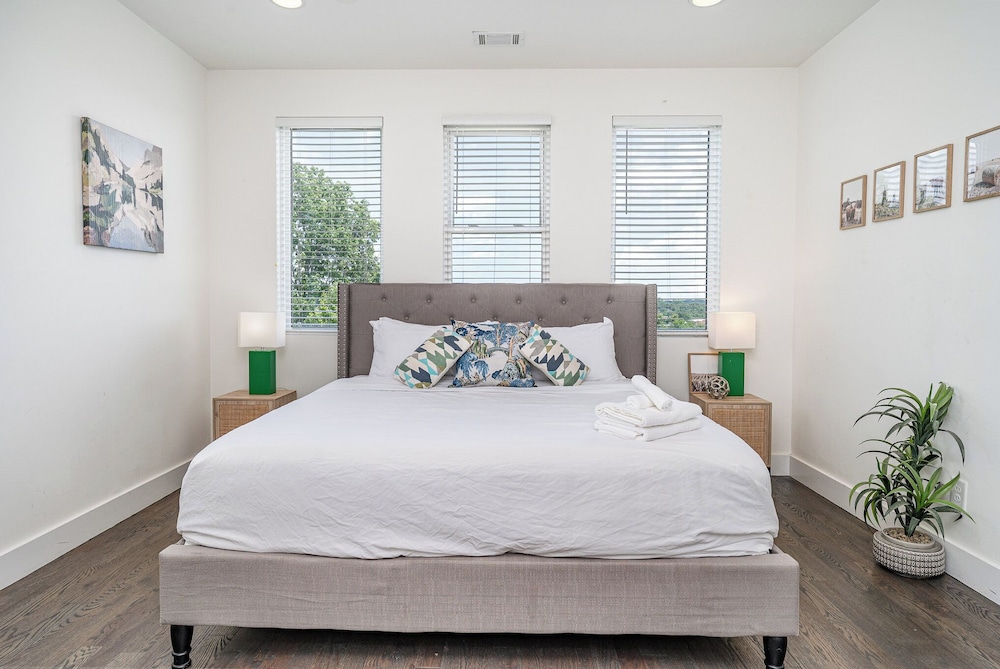 Verde Heights-sleeps 12-in Cumberland Heights