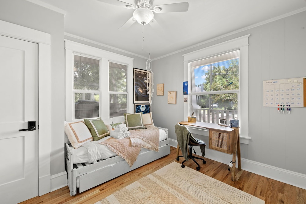NEW Lakeland Landing Cute Bungalow by Downtown