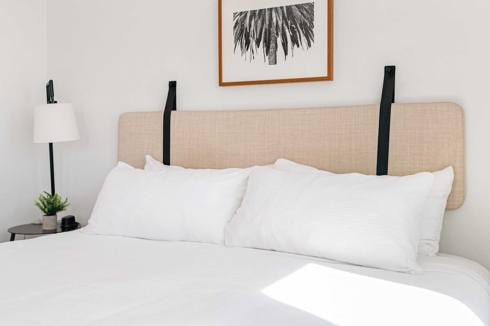 2 Coastal Studios at Cayucus Beach Access + Ocean Views