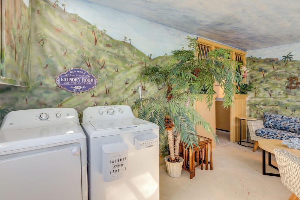 Walk to Downtown Atascadero: Cottage w/ Sunroom!