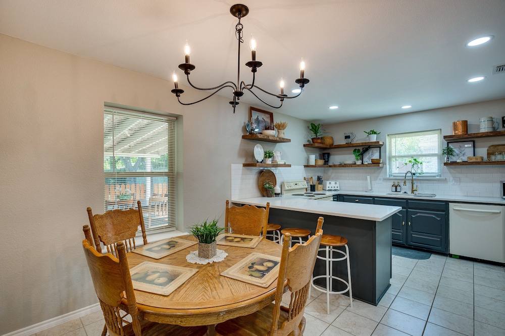 Darling Waxahachie Home w/ Yard  Fire Pit! - Property Image 22