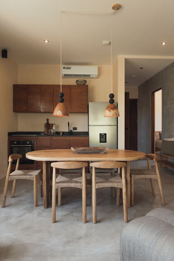 2BR Penthouse with Rooftop & Pool B5