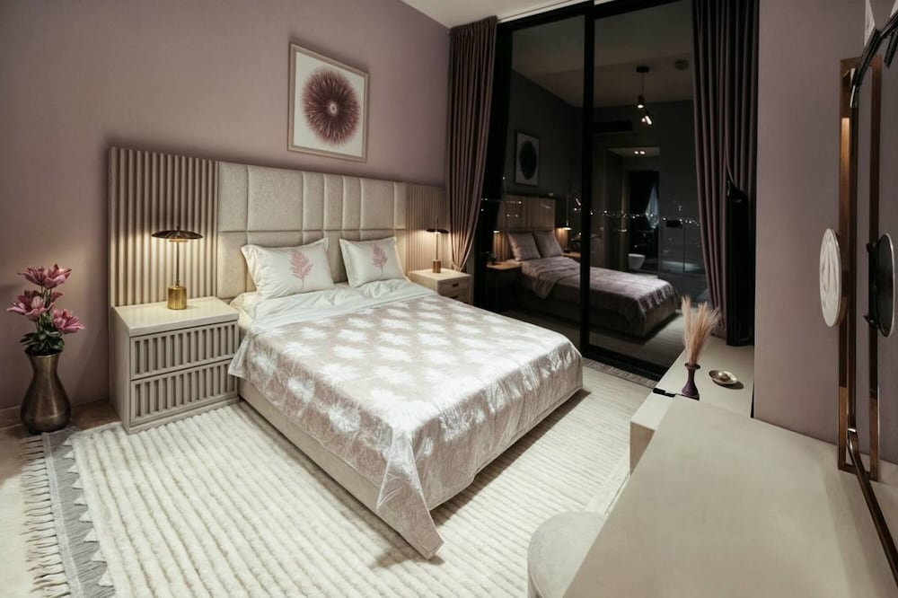 Luxury 1BR at Binghatti Onyx JVC