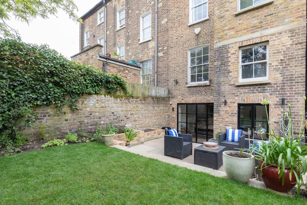 Rochester Road II by Onefinestay