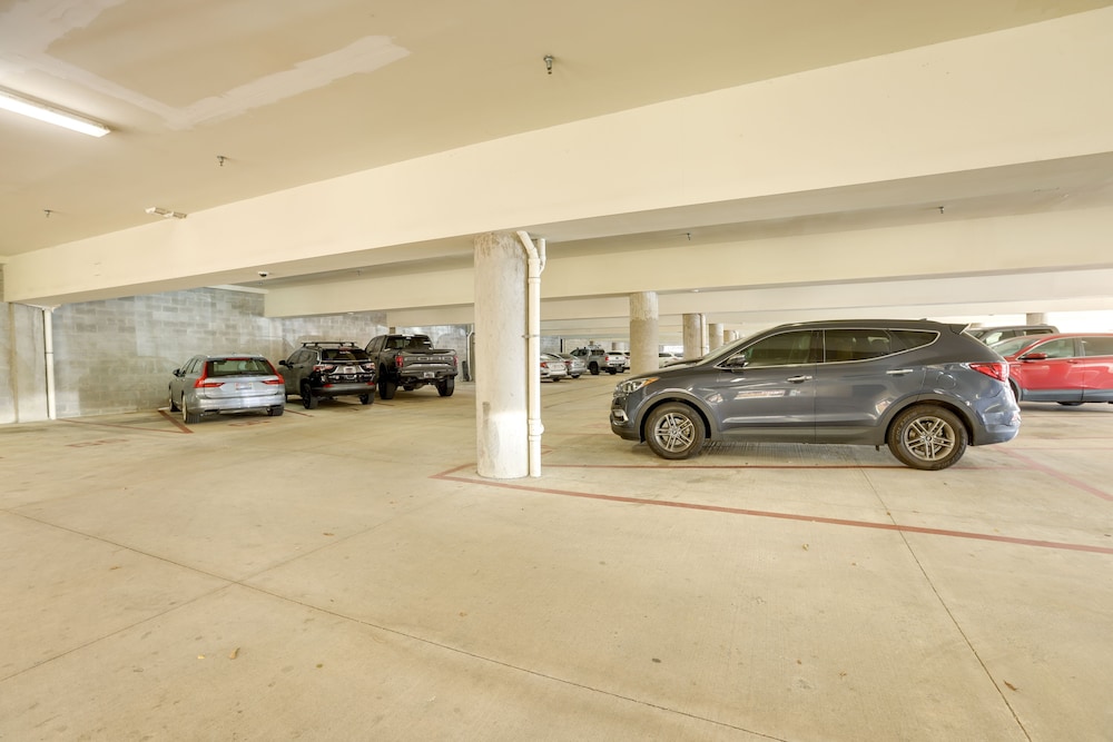 Tuscaloosa Condo: Steps to Bryant-denny Stadium! view 2