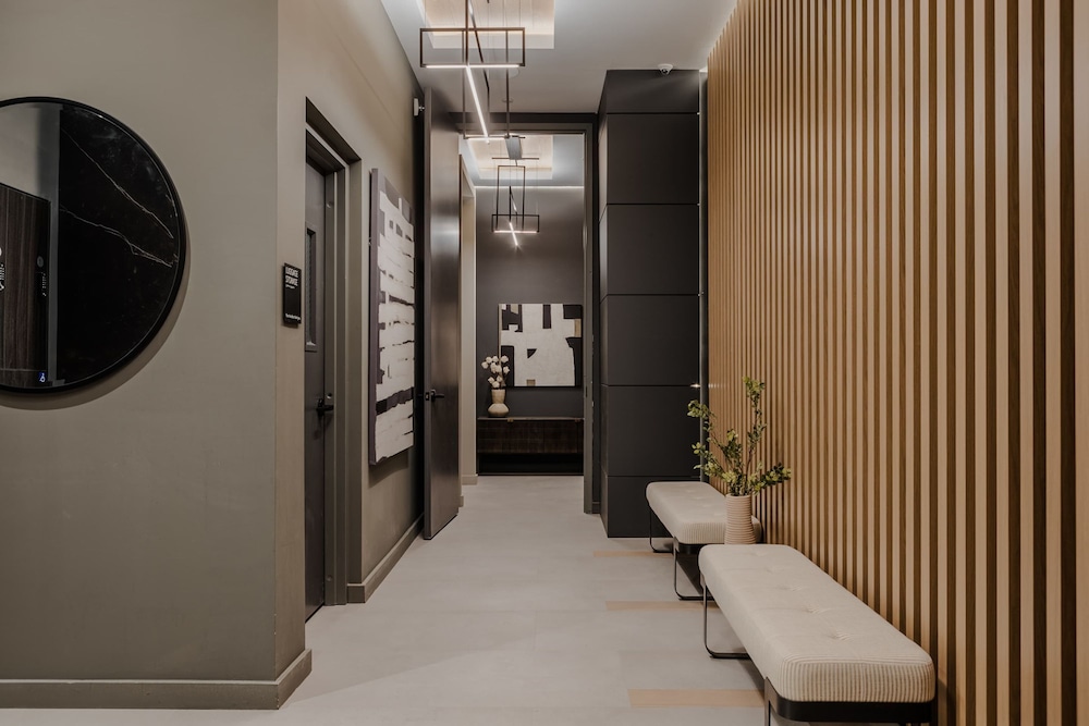Sosuite One Bed Apt Accessible w Rooftop Gym Laundry