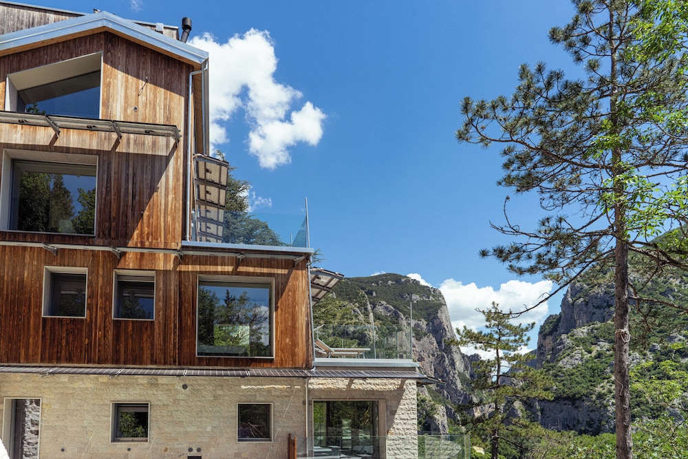LA FORESTALE Luxury Ecolodge