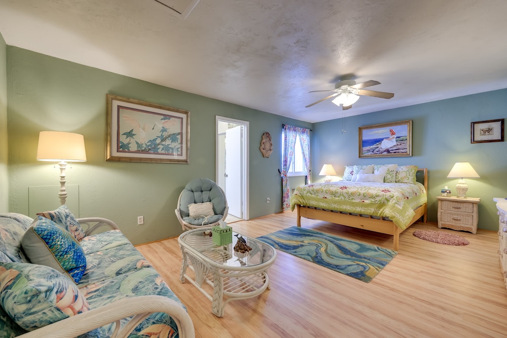 Serene St Augustine Townhome: Walk to Beach!