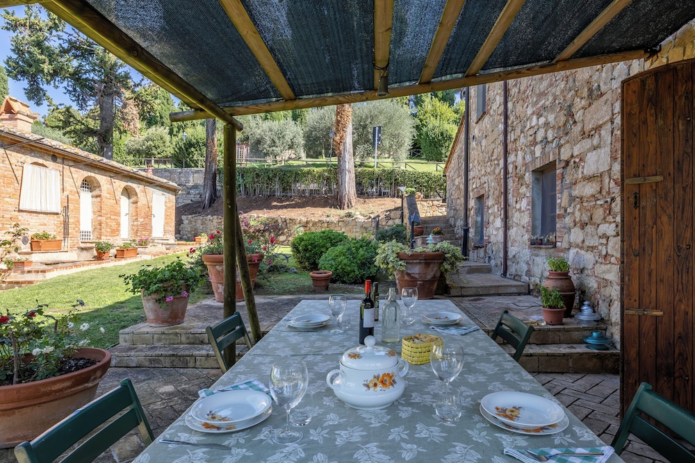 Maria Gabriella Home & Cottage