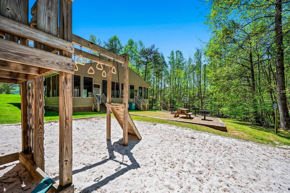 Hot Tub Heated Pool Mountain Views Sleeps 6