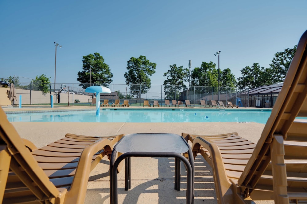 Quittin' Time Stay for 6 With Golf Course Views & Resort Amenities