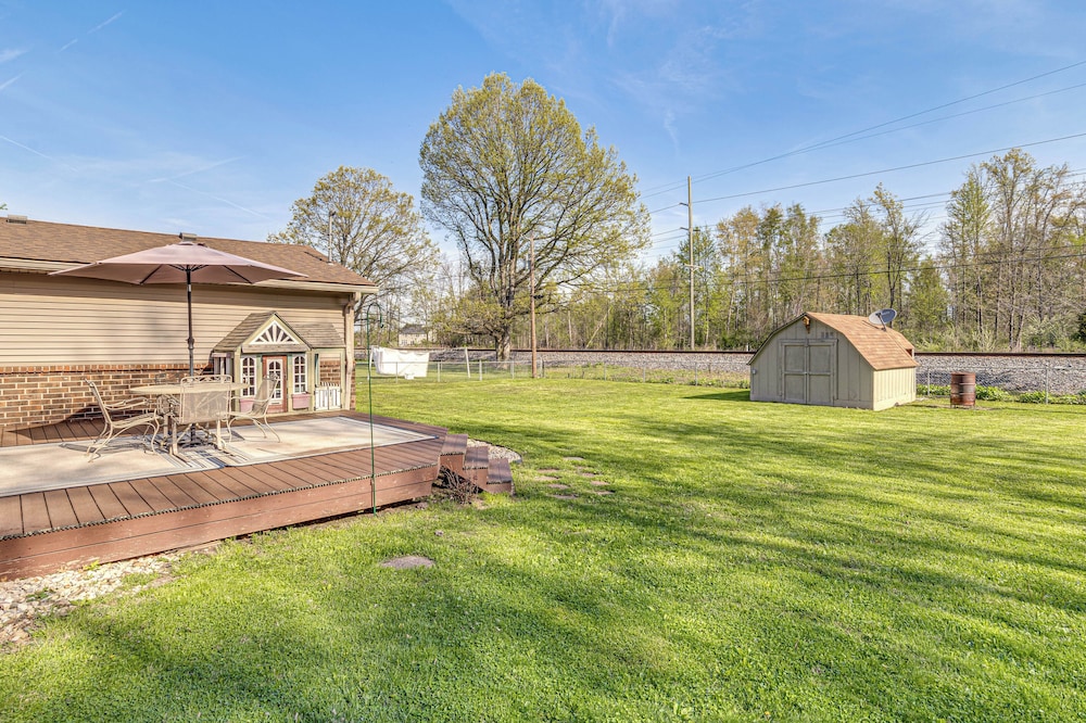 12 Mi to Indianapolis Motor Speedway: Home w/ Deck
