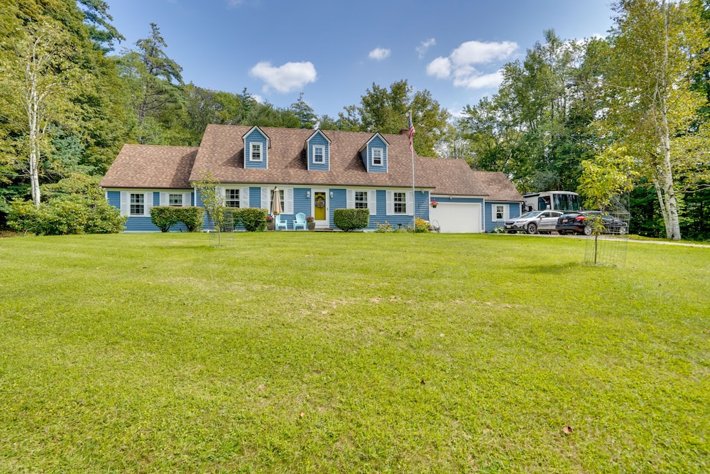 Pittsfield Home w/ Deck - 12 Mi to Jiminy Peak!
