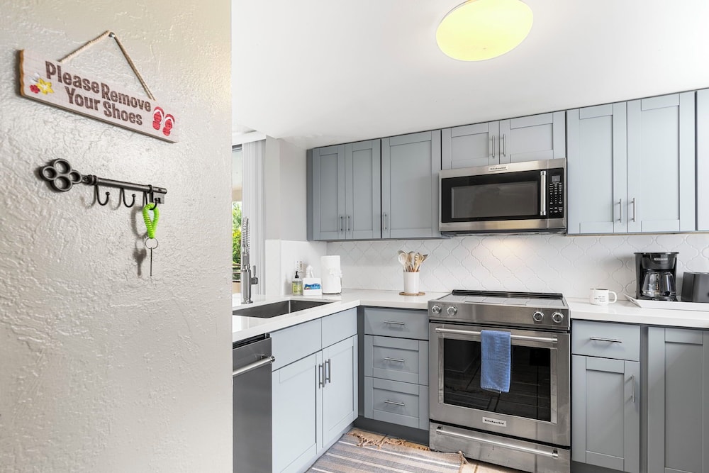 2br, 2BA Condo Across From Magic Sands Pool, AC, Tennis & Bbqs - Vrkcv