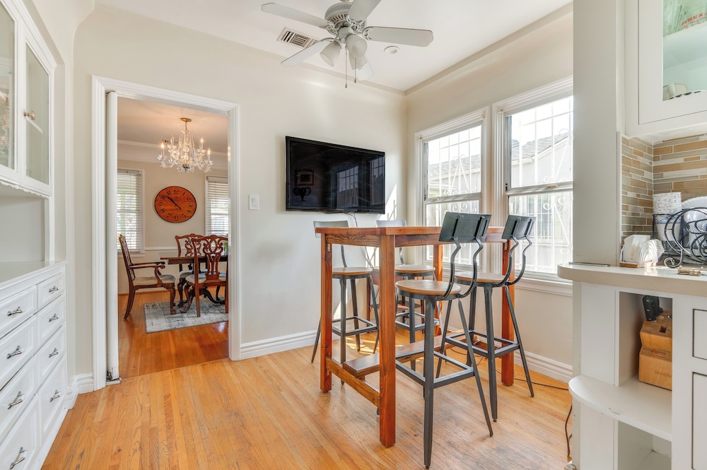 5 Mi to Sofi Stadium: Charming Family Home!