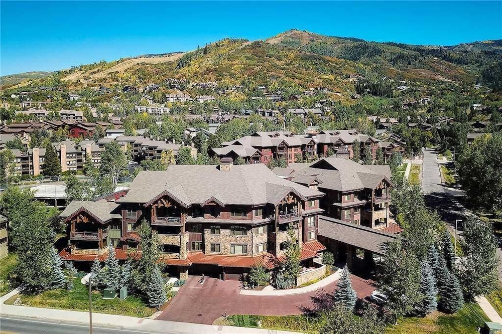 6302 Bear Lodge, Trappeur's Crossing Apartment 3
