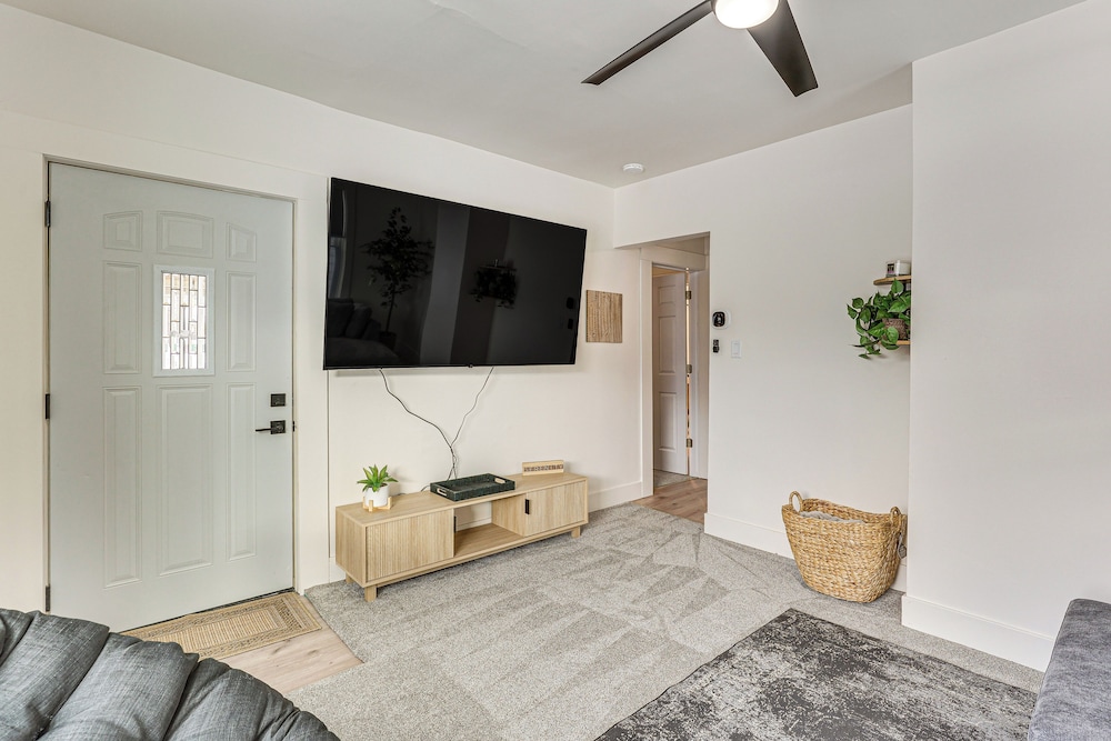 3 Mi to Downtown Youngstown: Updated Apartment