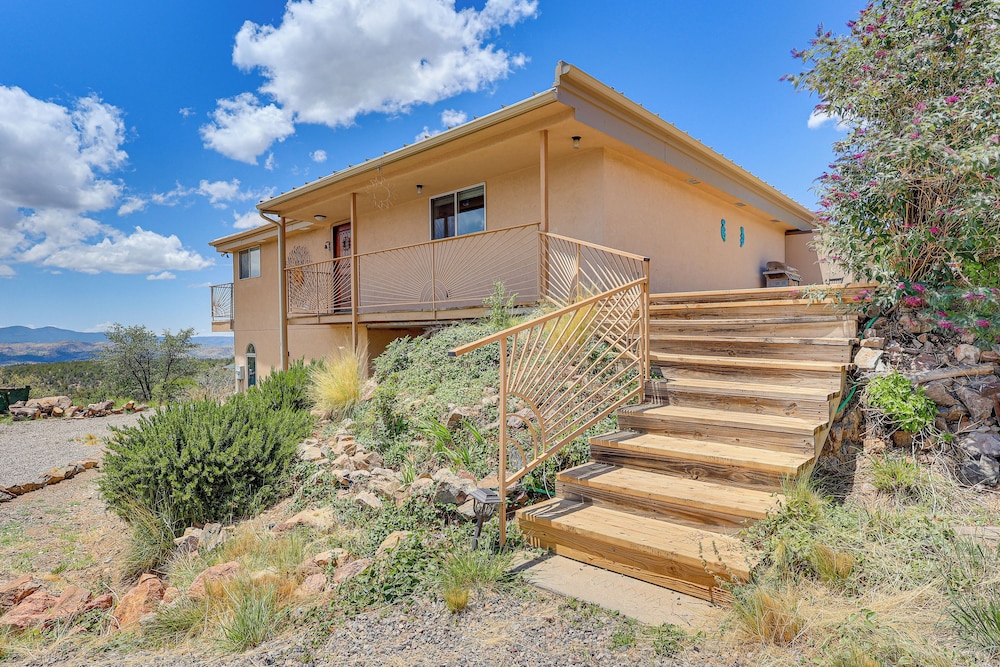 Panoramic Vistas & Pergola: Silver City Escape!