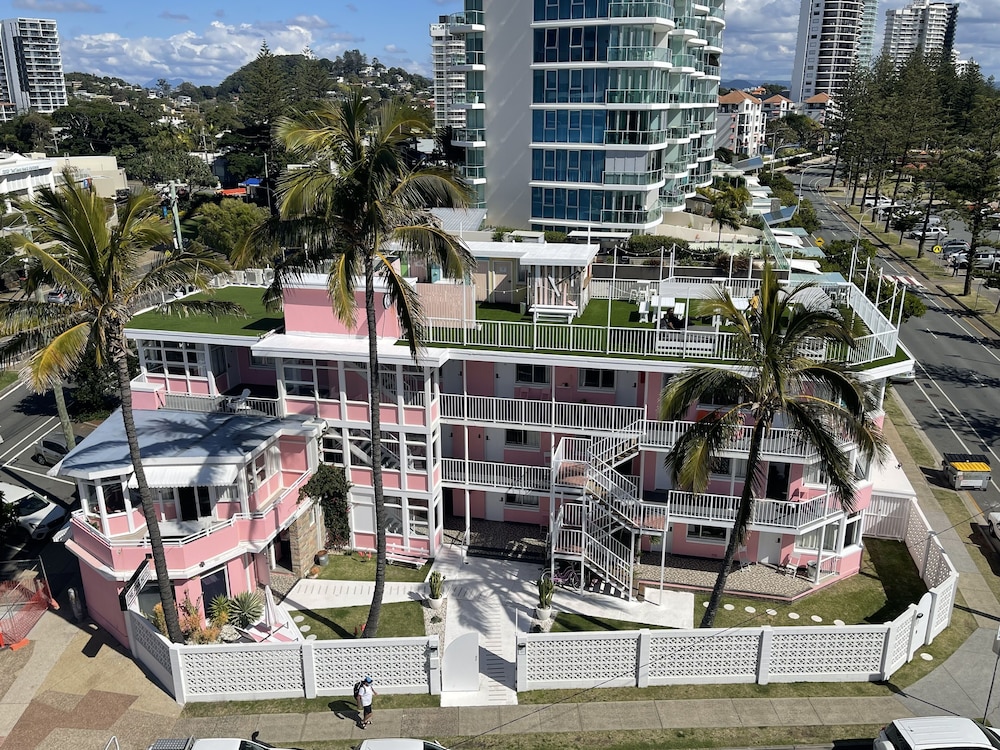 Coolangatta Vacations - The Pink Hotel Coolangatta - Property Image 1