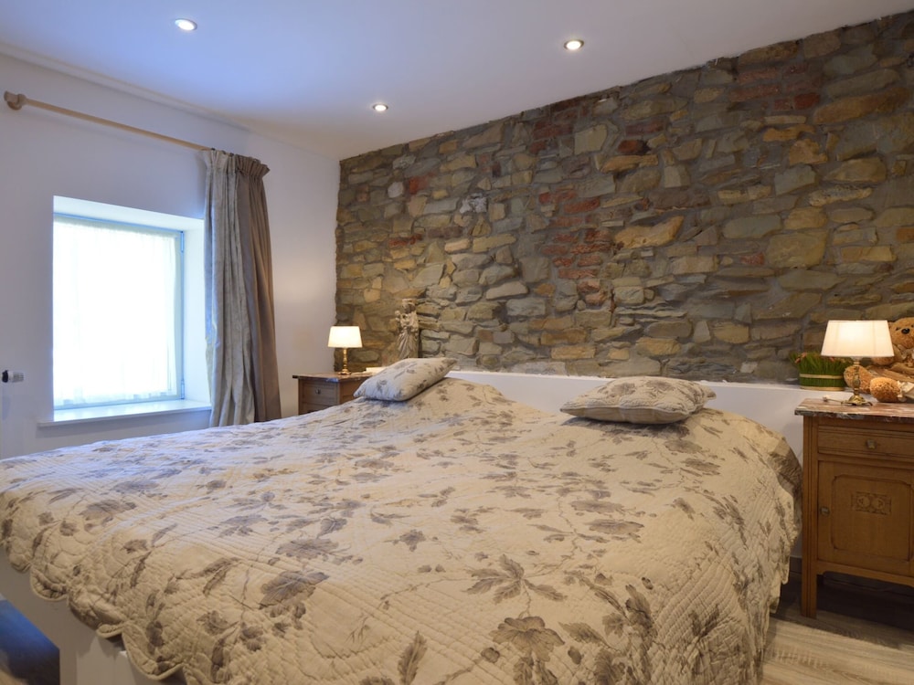 Stylish Stay Near Forest