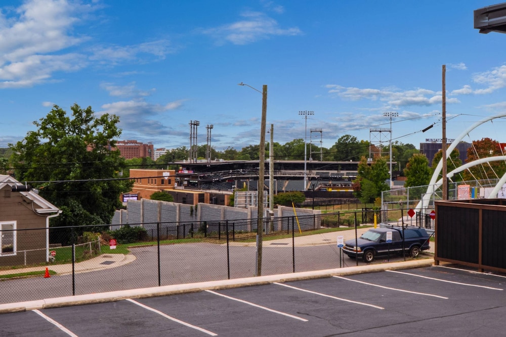 Clarion Pointe Winston – Salem Downtown