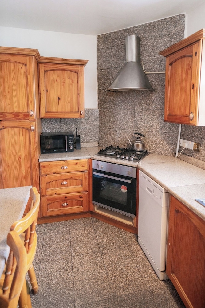 Stylish London Apartment in Hallfield Estate