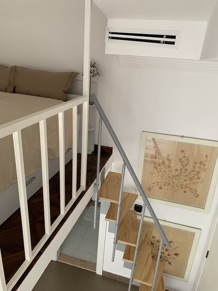 Charming and Cozy Apartment in Dubai Available now