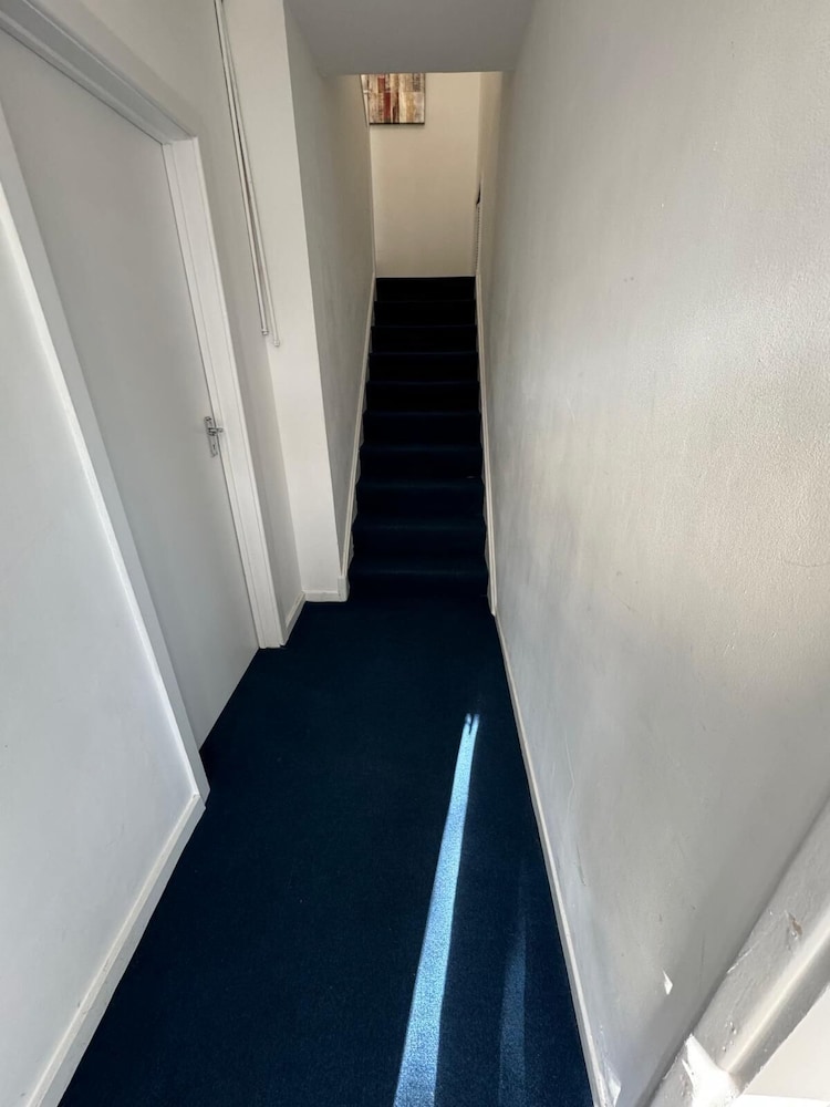 3BR Home Near Hounslow West Tube Station