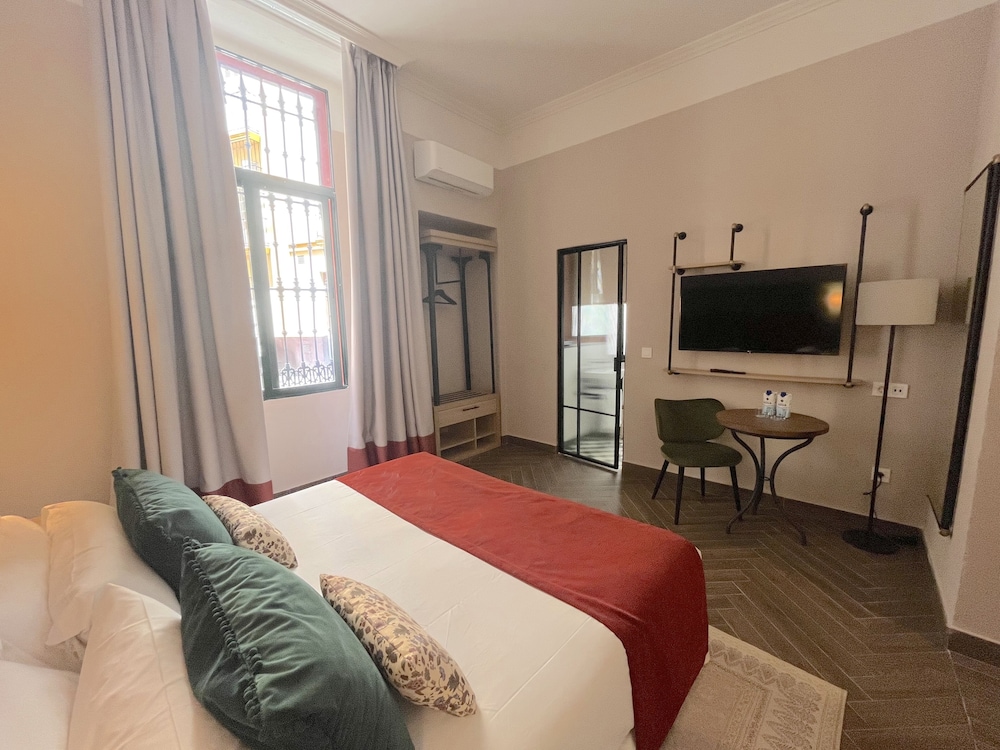 Honest Sevilla Hotel 25