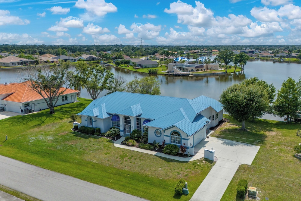 Poolside Bliss & Lake Fun: Florida Getaway!