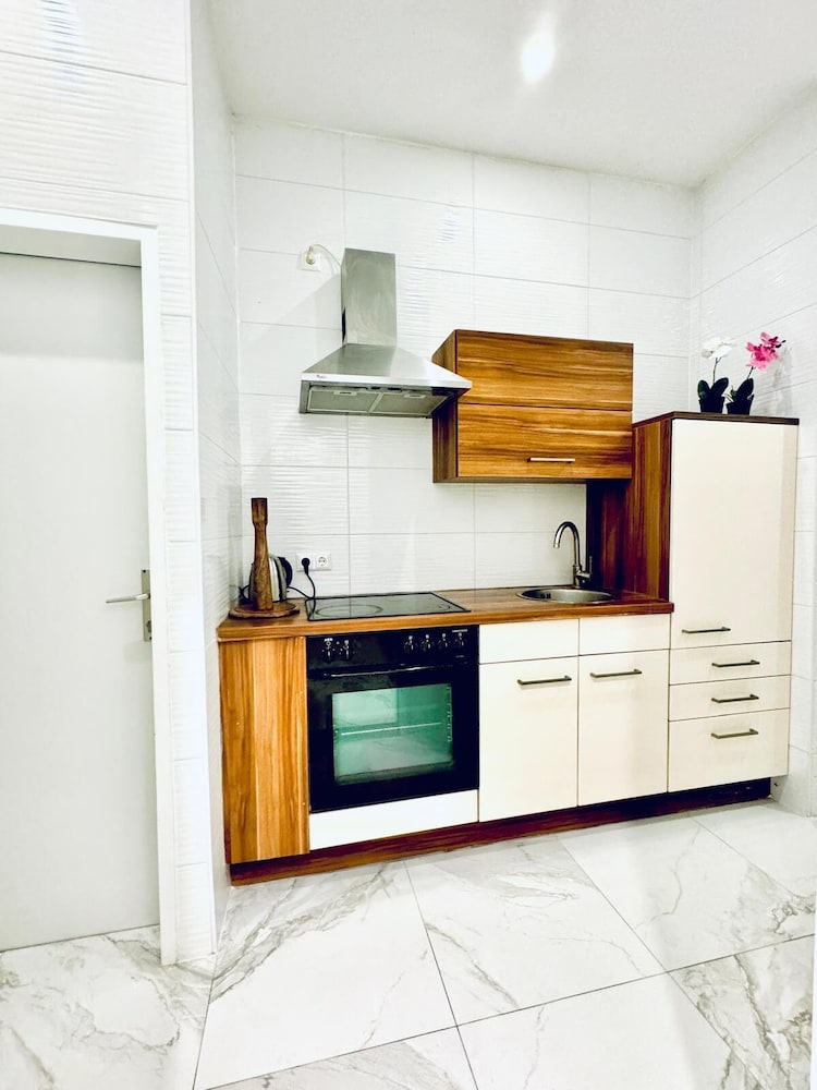 Comfortable 3BR Stay Kaufpark Area