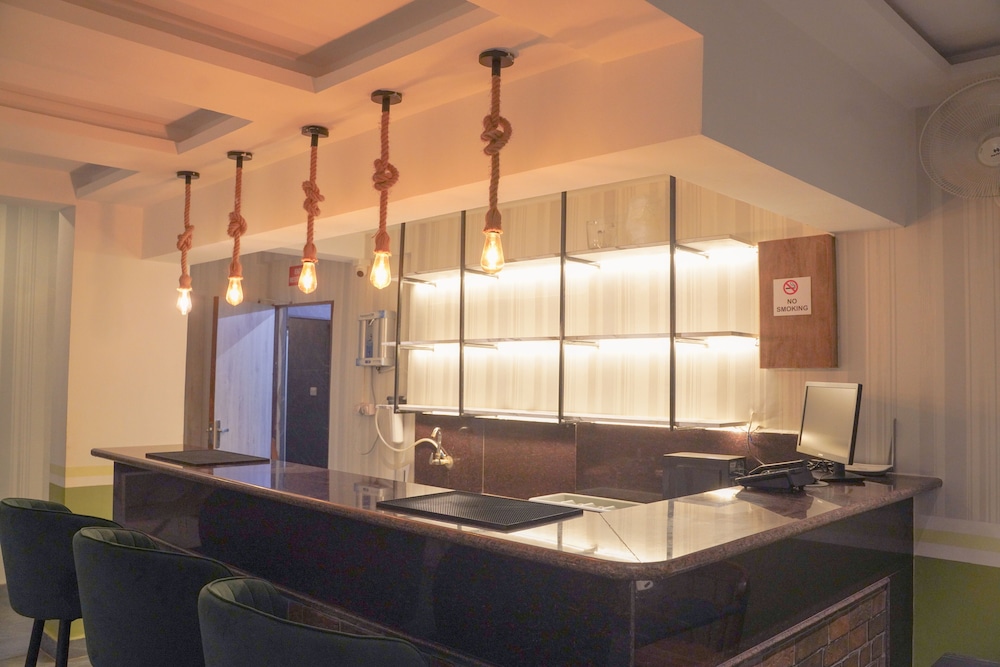 Lobby & Reception