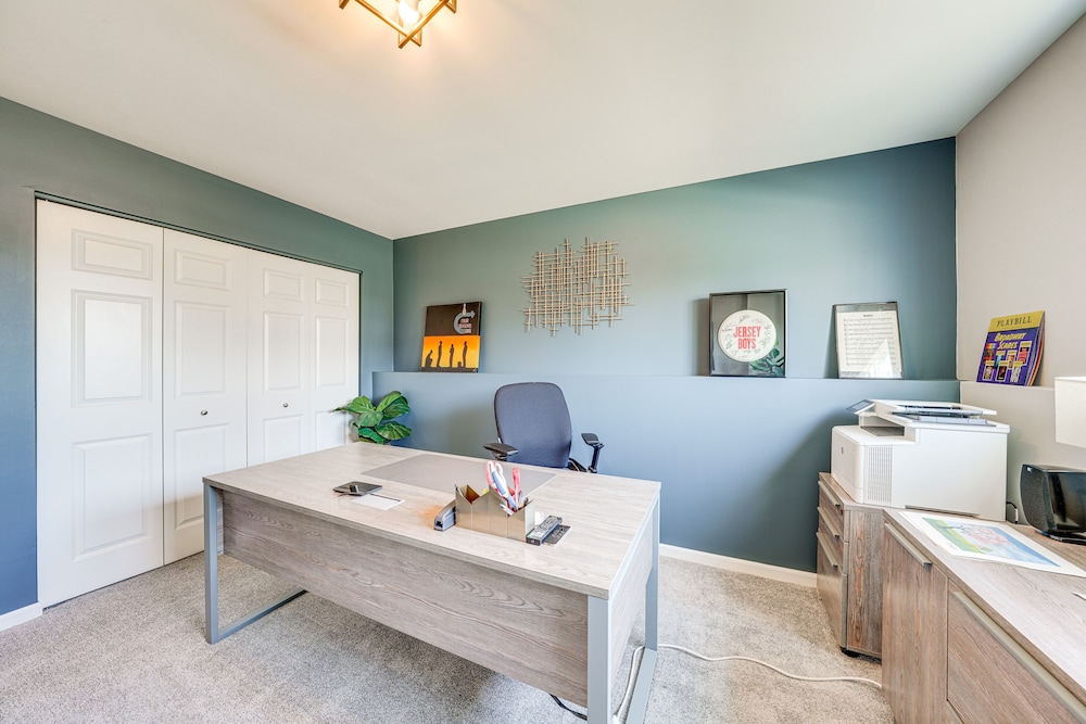 Pet-friendly Warrenville Townhome w/ Gas Grill!