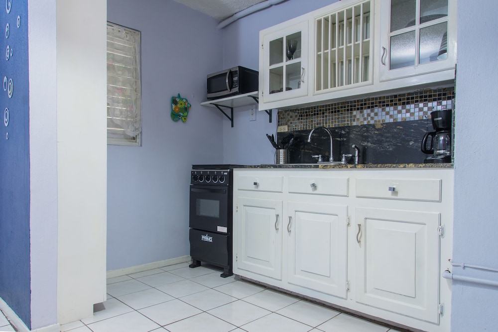 Oakland CE by Pro Homes Jamaica