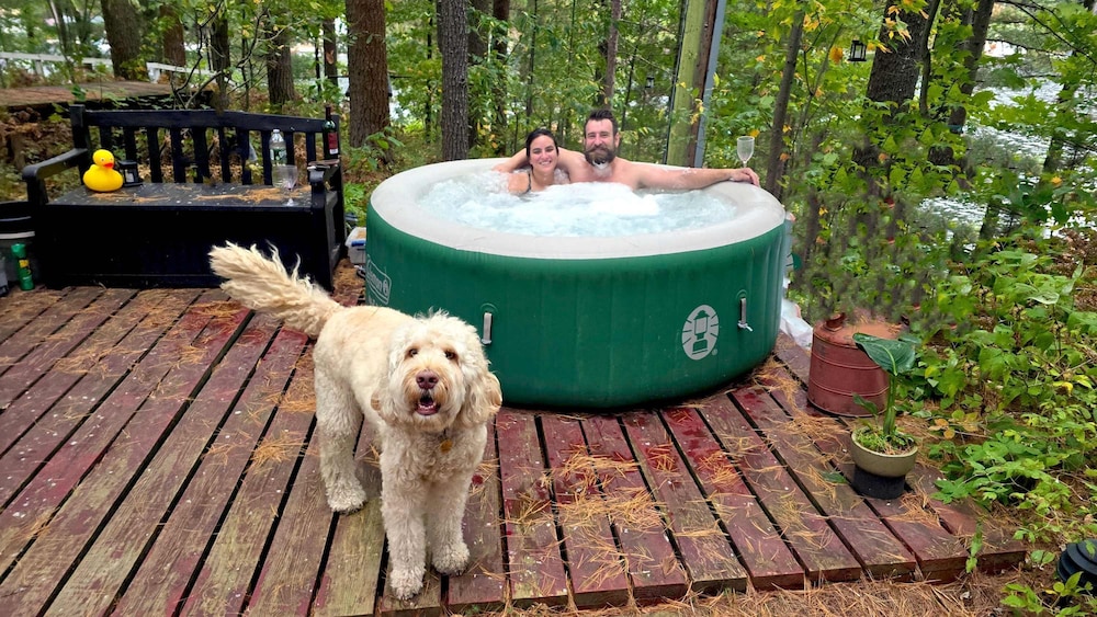 The Stabbin Cabin Grant Island w Boat Hottub Pet