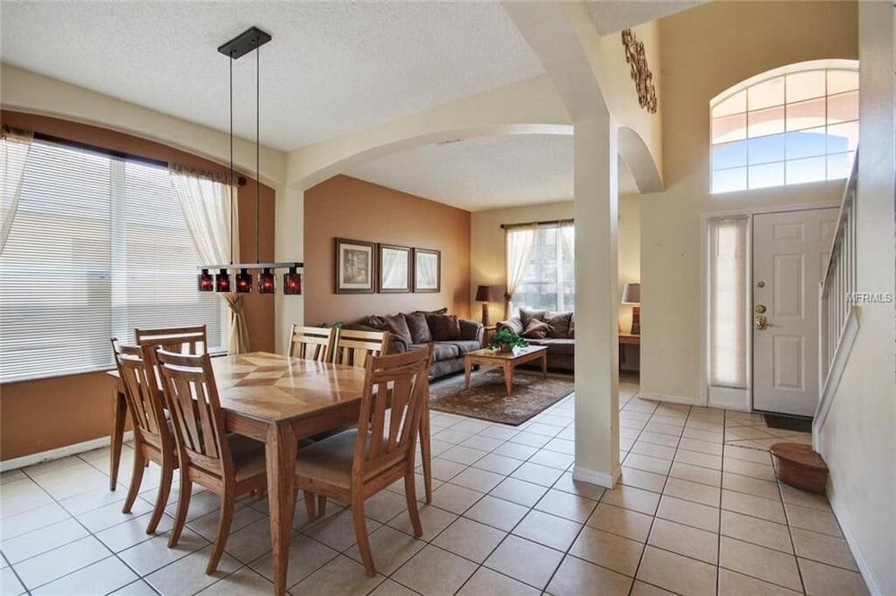 Luxuriate In Our Spacious 7br, 4.5ba 7 Bedroom Villa by RedAwning