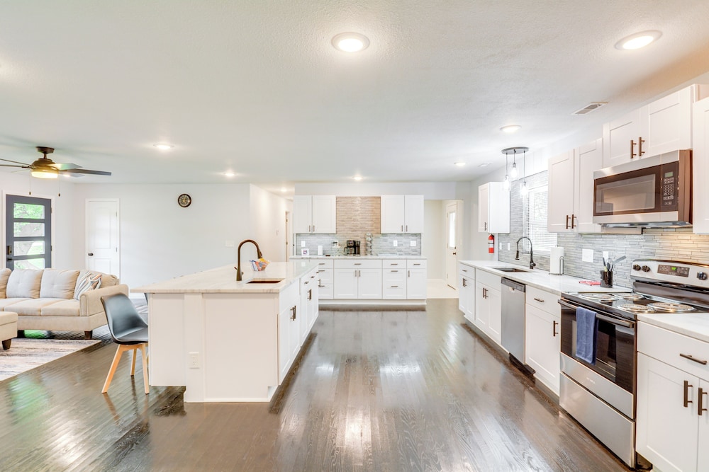 Yard w/ Patio: Family-friendly Home in Lamar!
