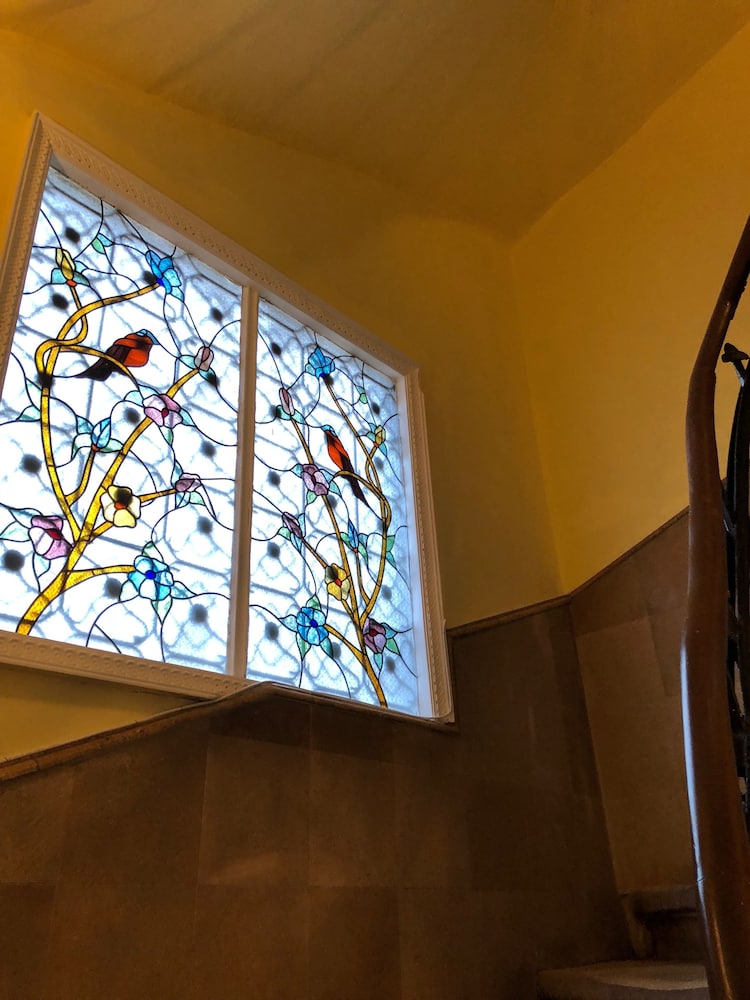 HOTELLO