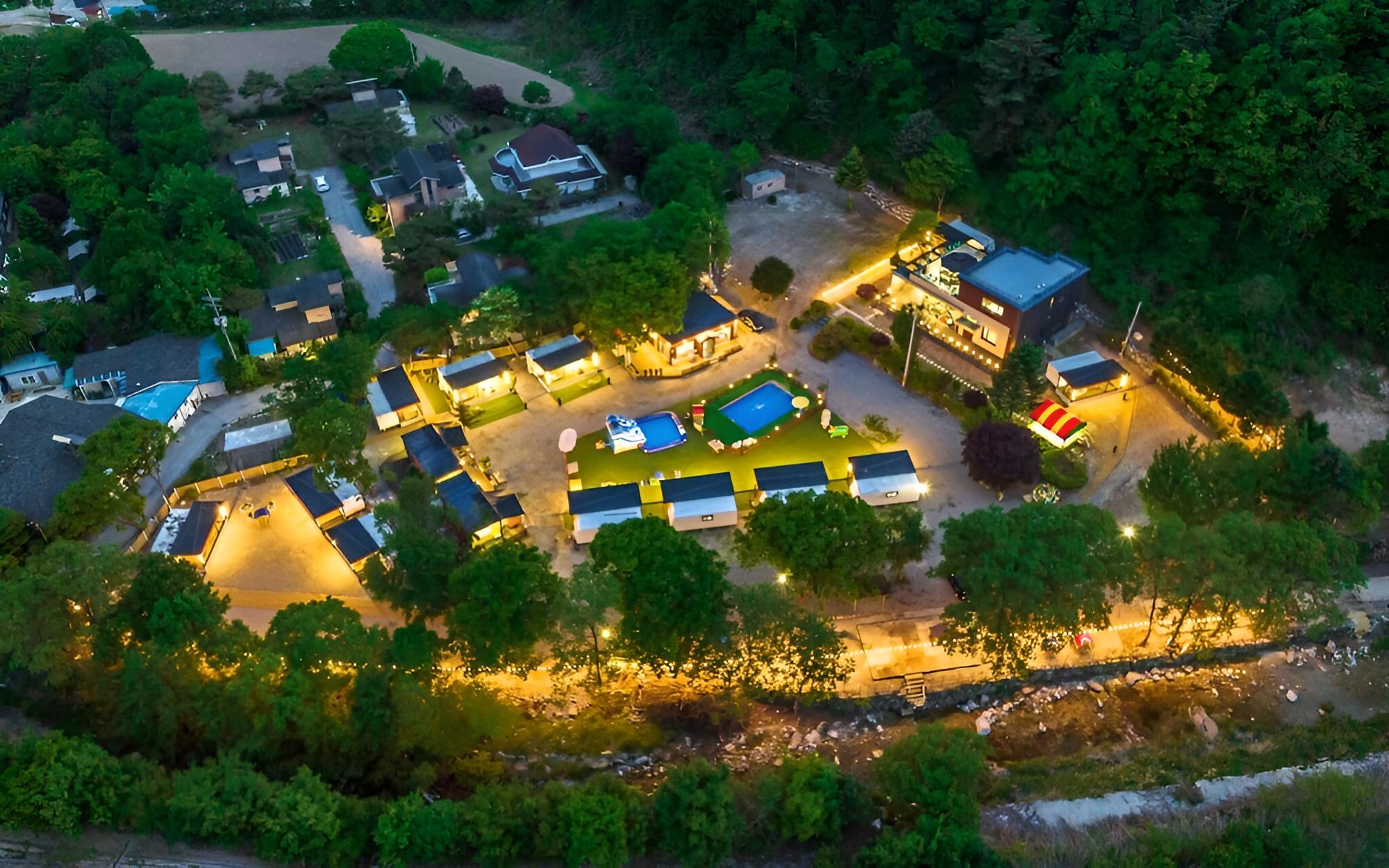 Saeyeon Glamping & Caravan Pocheon view 3