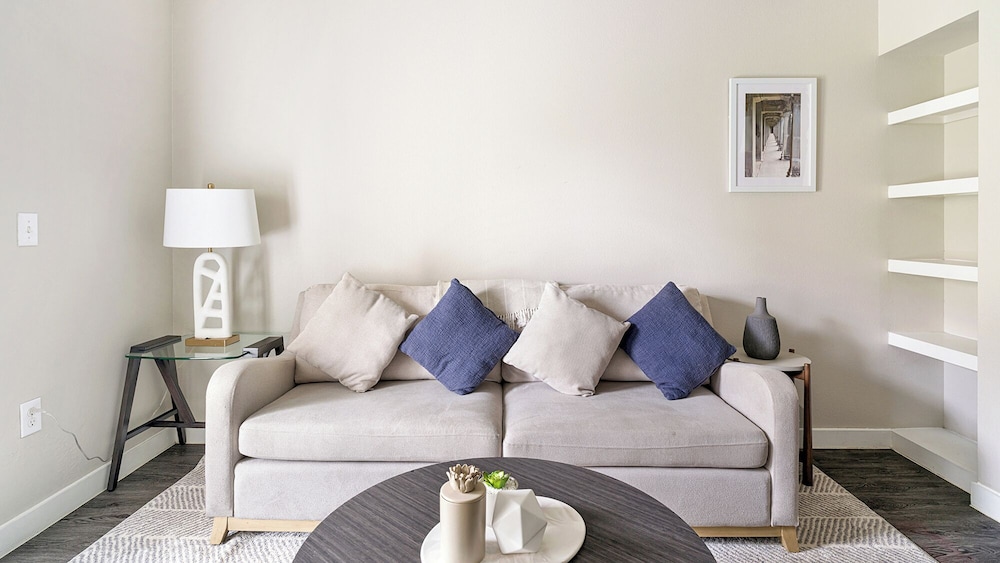 Landing Apartments - Grand Harbor