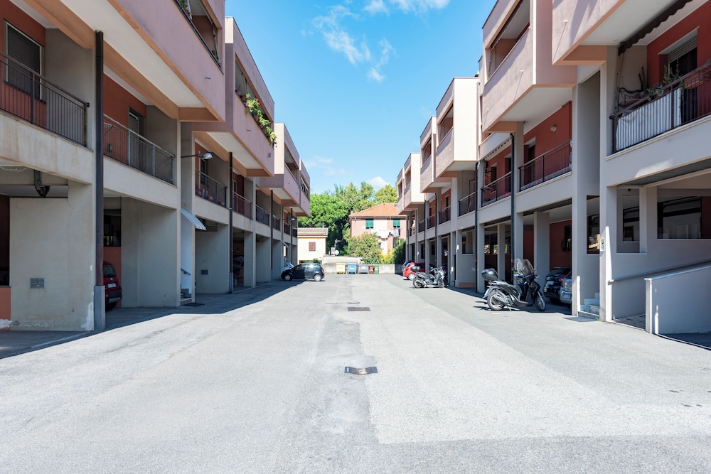 Charming 2-bed flat balcony & parking