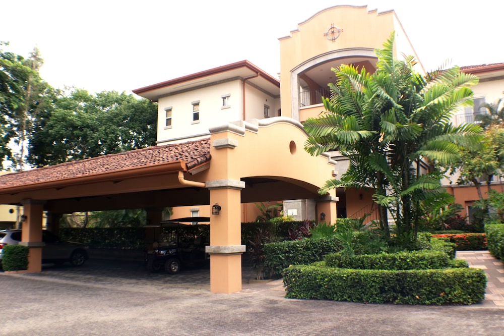 Hotel CR Luxury Los Sueños Condos - Image 1