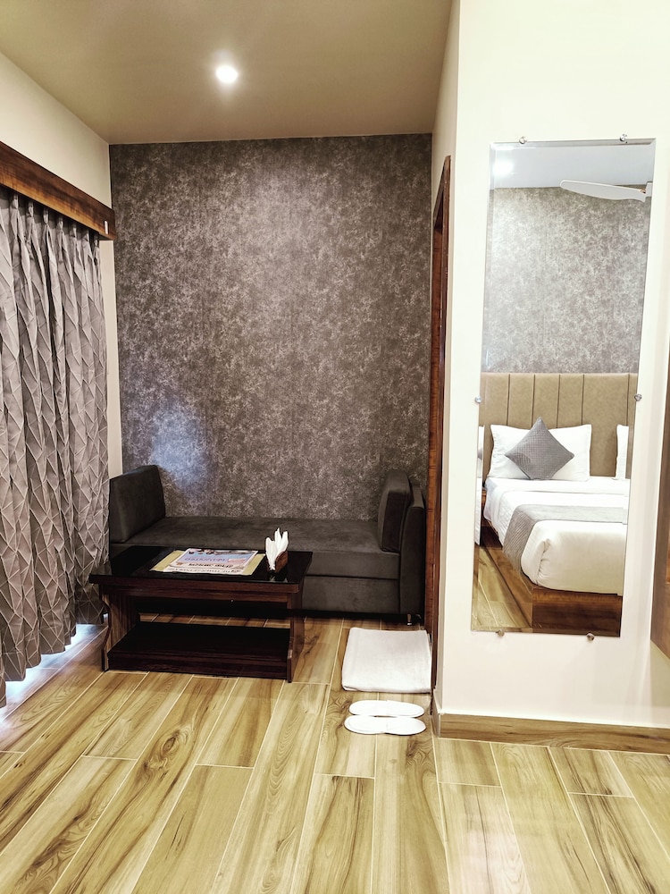 THE KASHI RESIDENCY