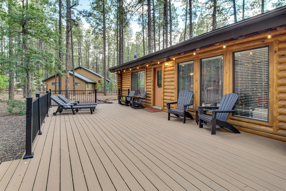 Near Fishing & Hiking: Pinetop Log Cabin w/ Deck!