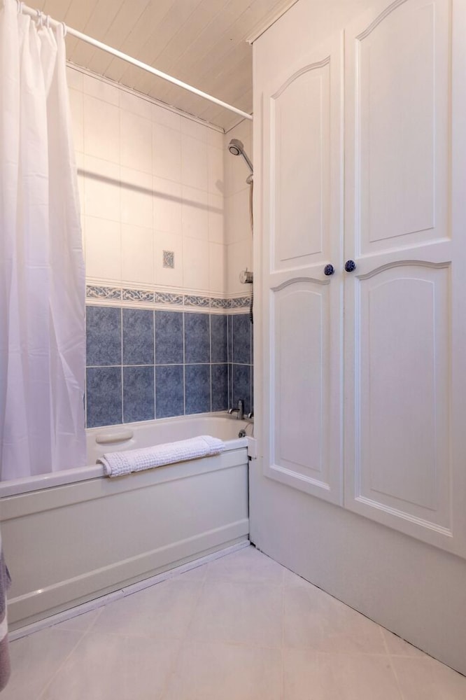 Central Dartmouth Townhouse view 5