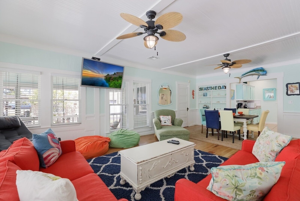 Marmalade Mermaid 3 Bedroom Home by RedAwning